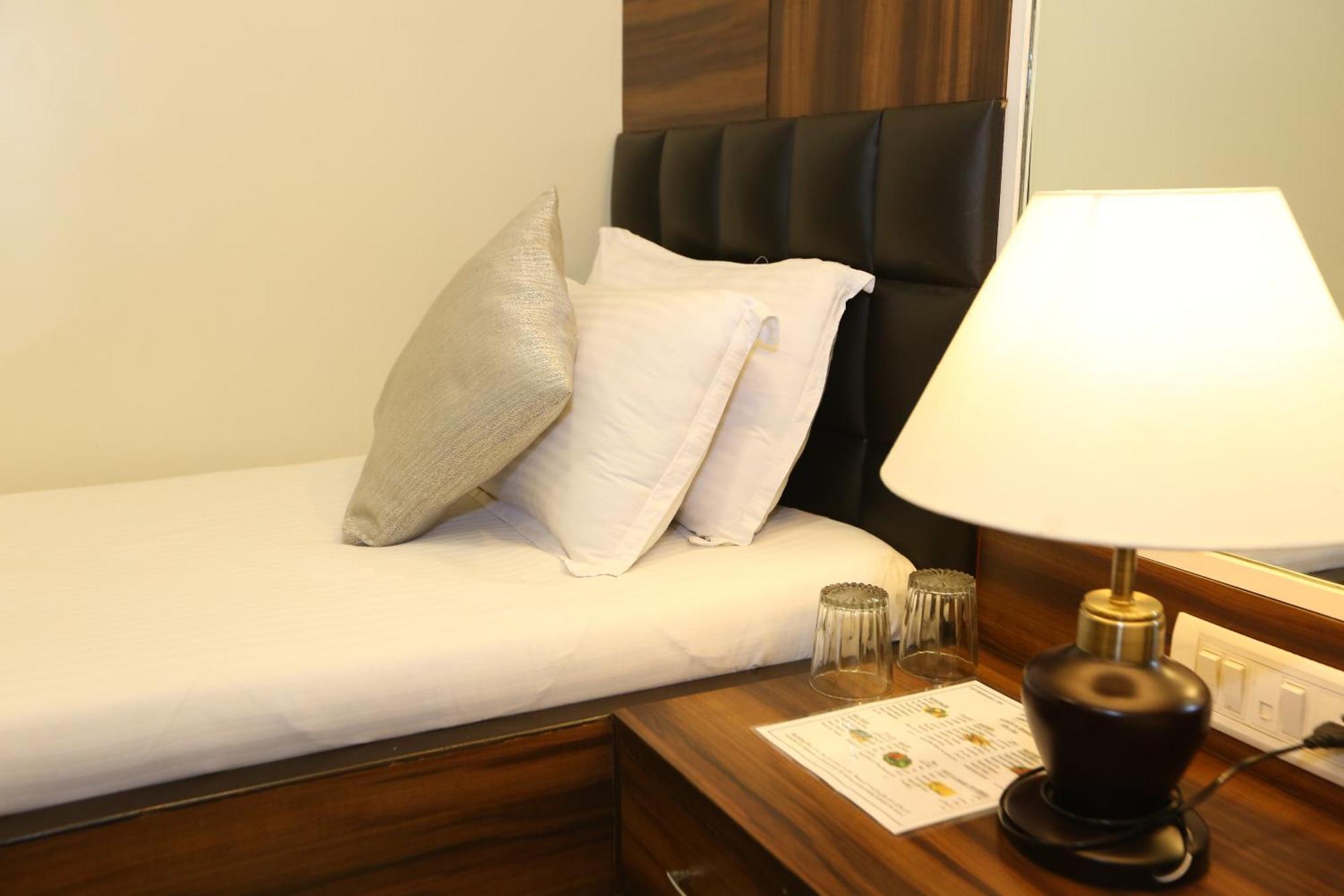 Gulf Hotel Mumbai- The Boutique Hotel Colaba Mumbai Ngoại thất bức ảnh