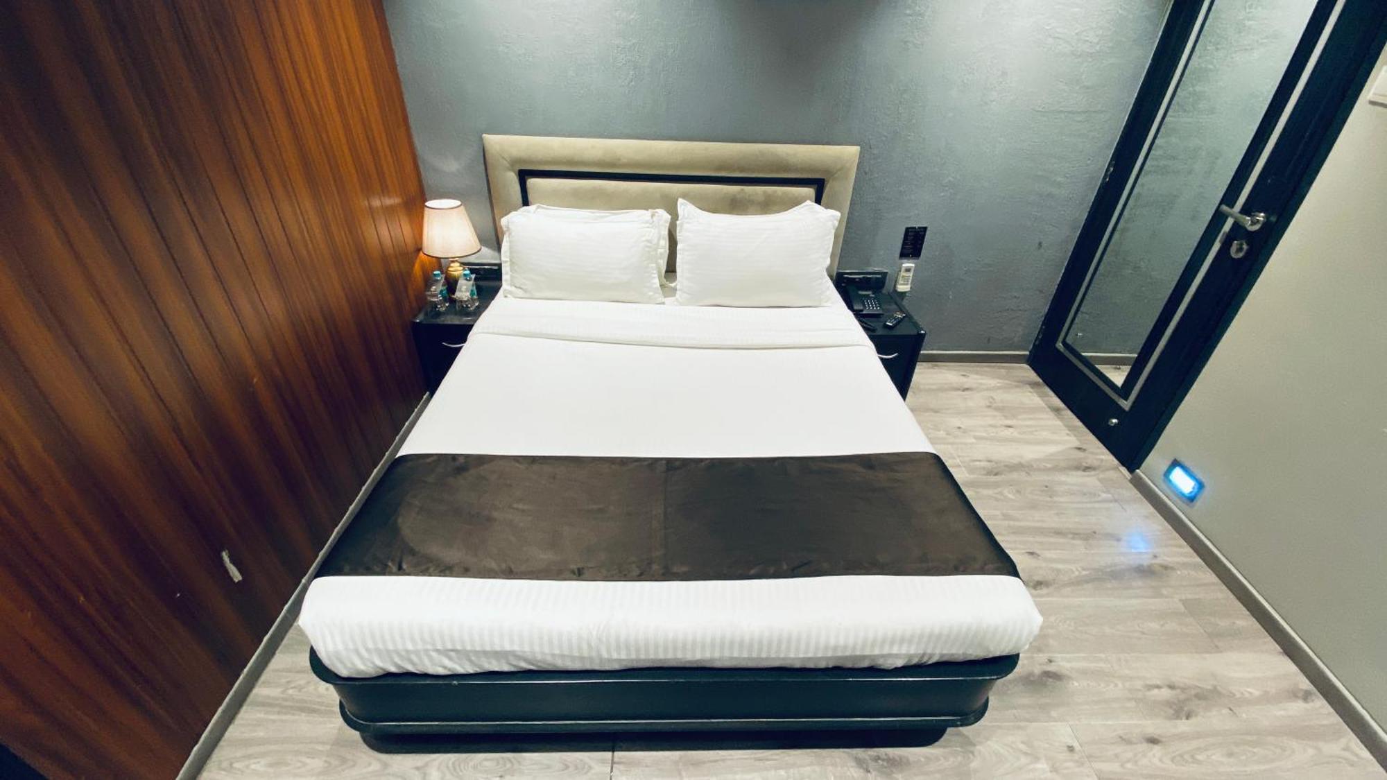 Gulf Hotel Mumbai- The Boutique Hotel Colaba Mumbai Ngoại thất bức ảnh
