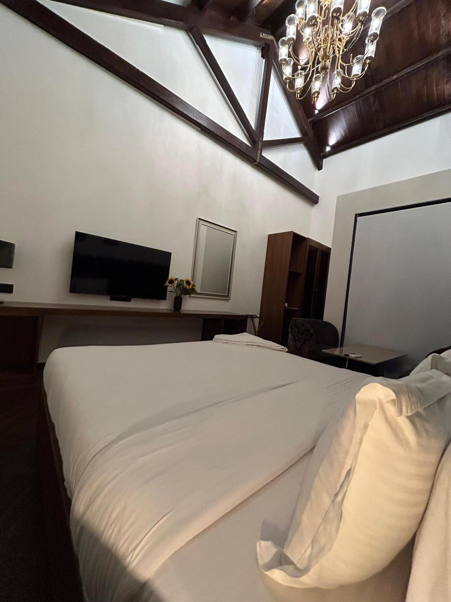 Gulf Hotel Mumbai- The Boutique Hotel Colaba Mumbai Ngoại thất bức ảnh